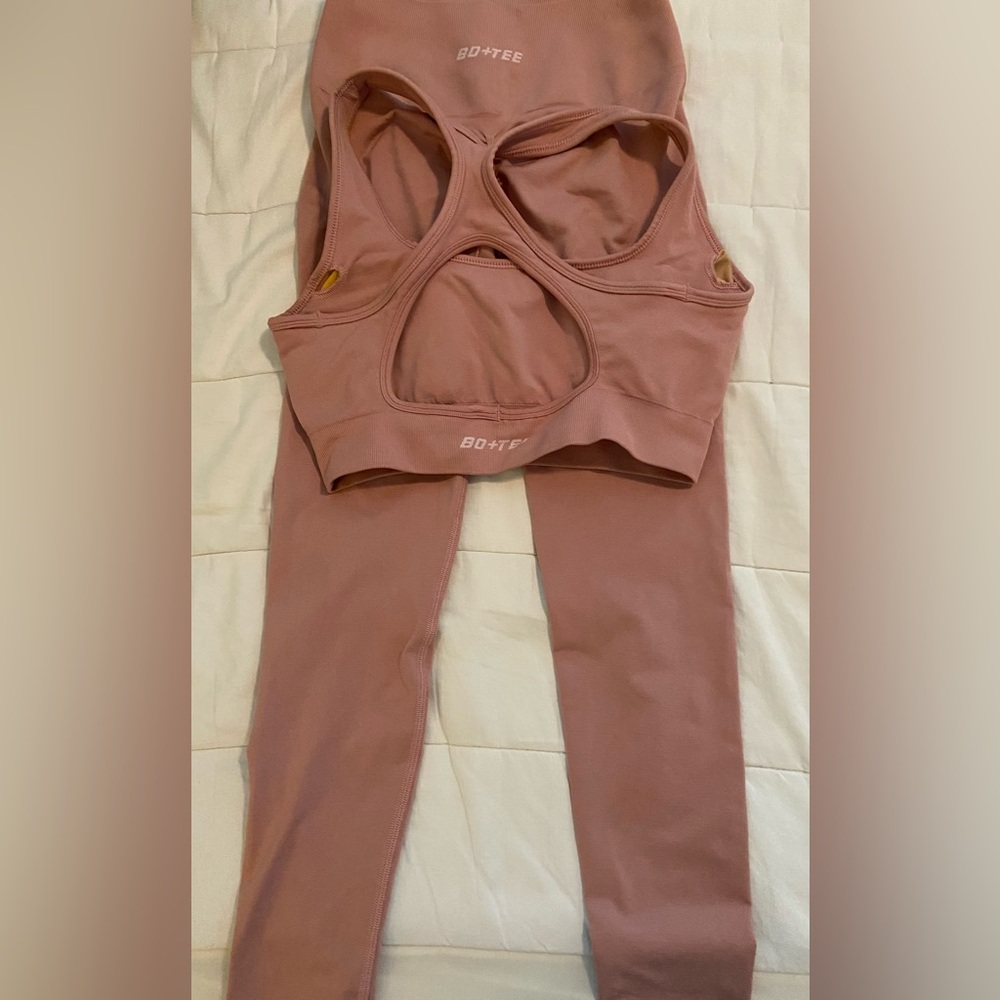 Bo + Tee workout set leggings and sports bra dusty pink neutral